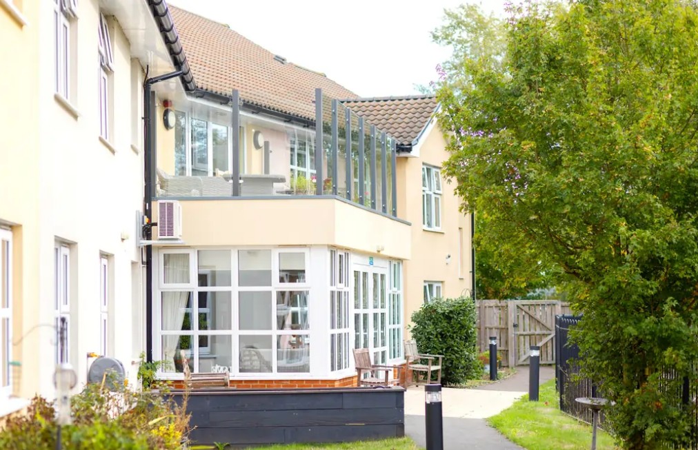 De Lucy Care Home